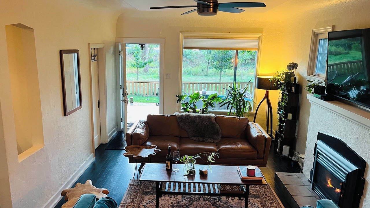 Photo of Livingroom in Central Okanagan