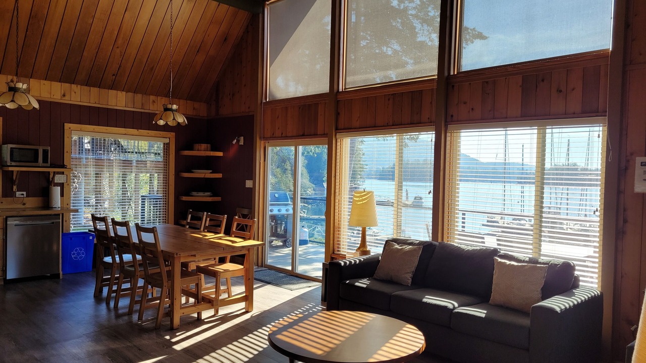Photo of Livingroom in Garden Bay