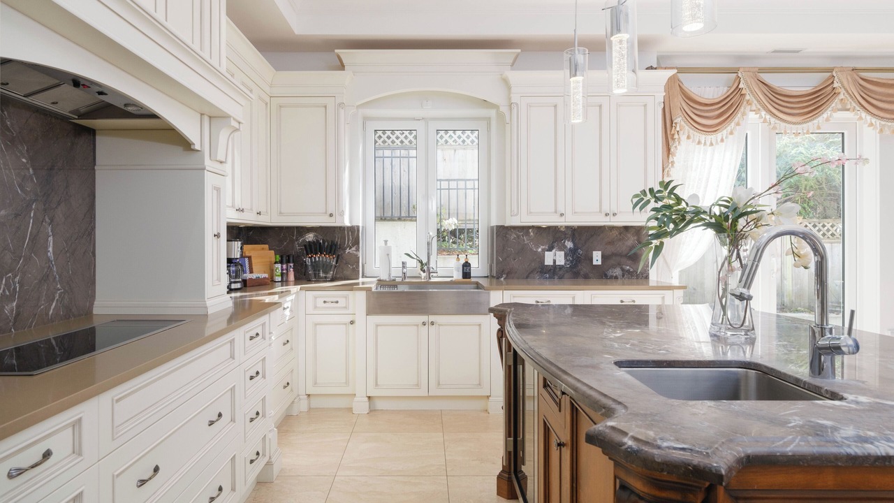 Photo of Kitchen in West Vancouver