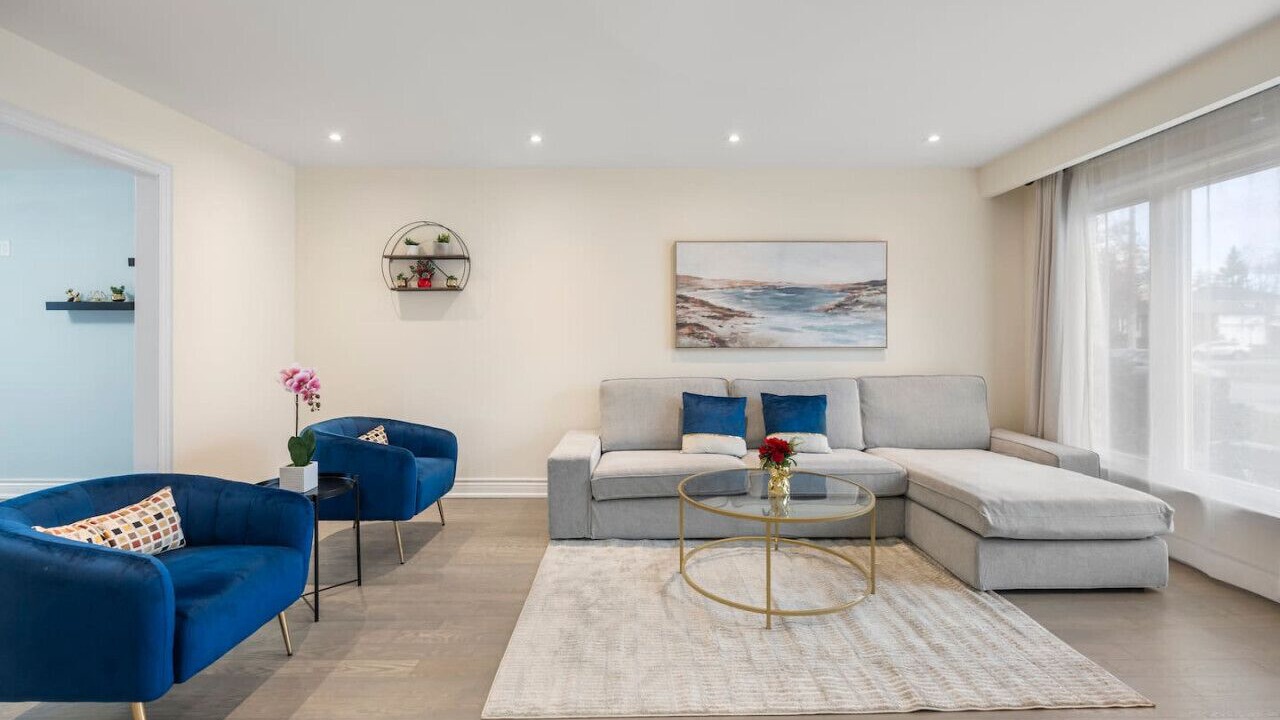 Photo of Livingroom in L'Amoreaux