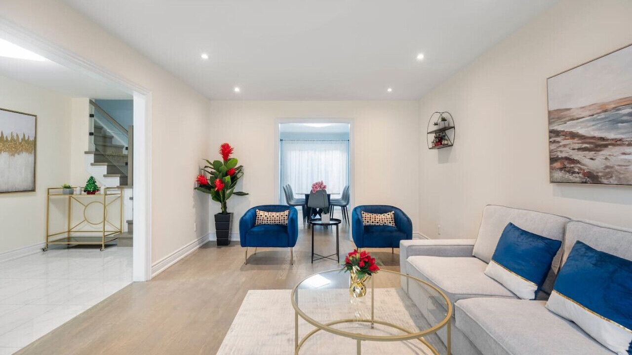 Photo of Livingroom in L'Amoreaux
