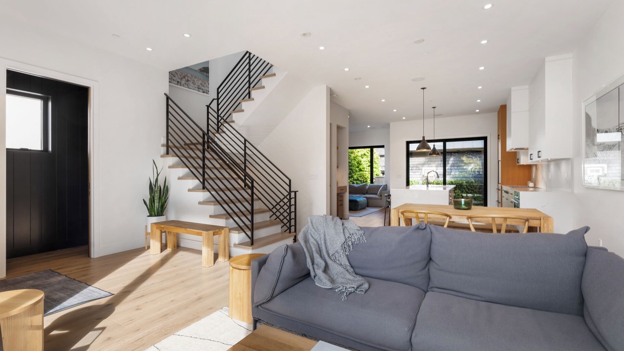 Photo of Livingroom in West Point Grey