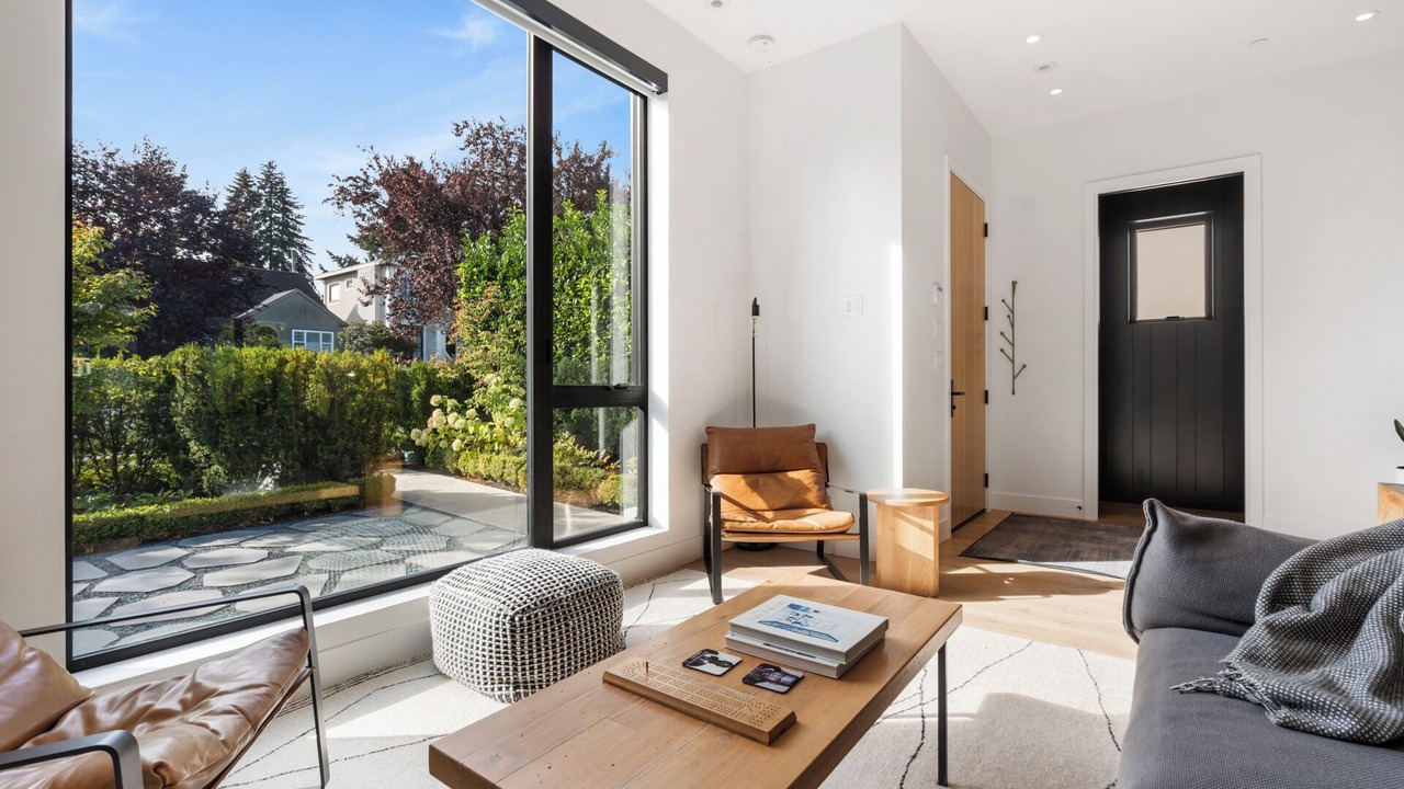 Photo of Livingroom in West Point Grey