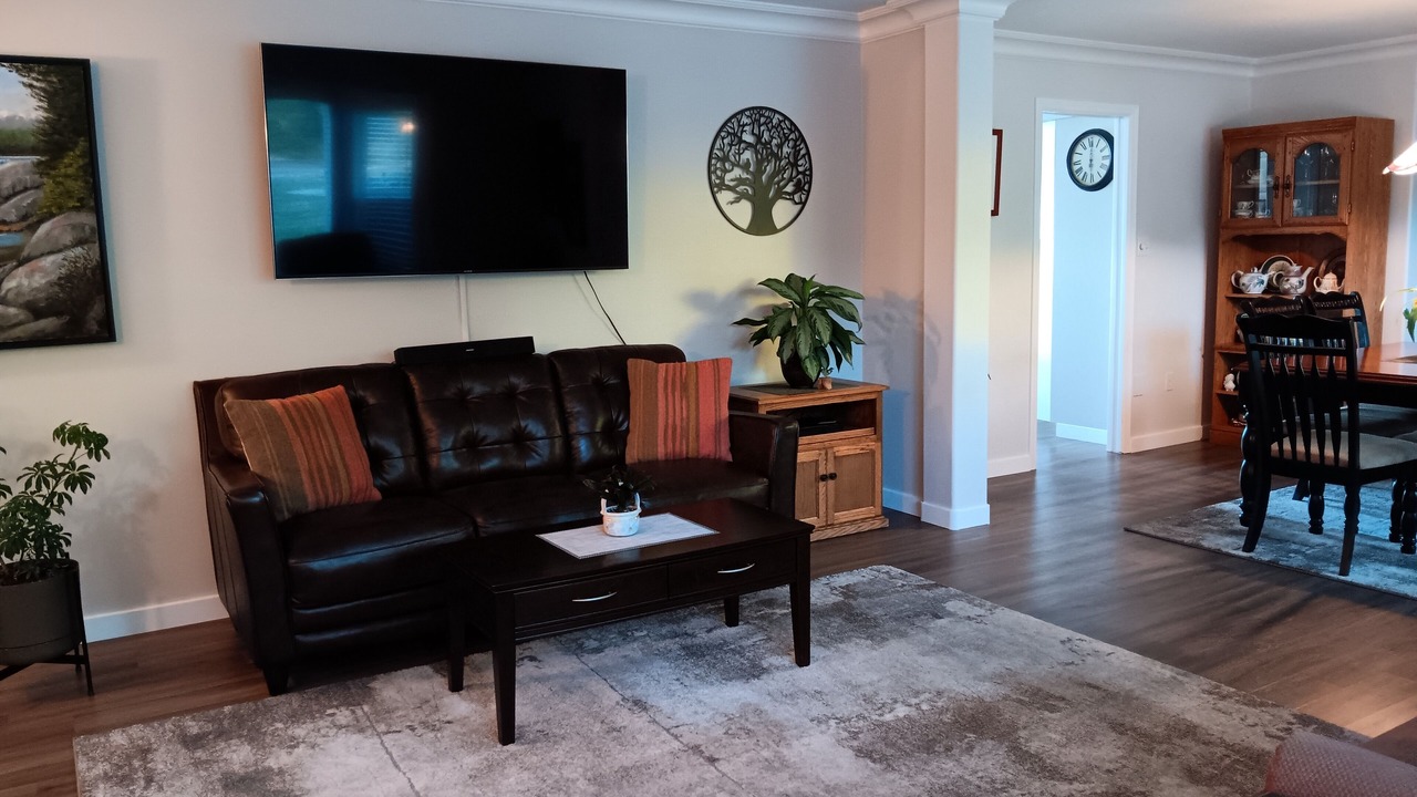 Photo of Livingroom in North Cowichan