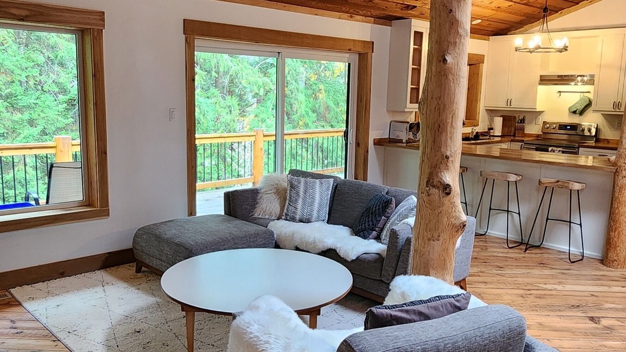 Photo of Livingroom in Yellow Point