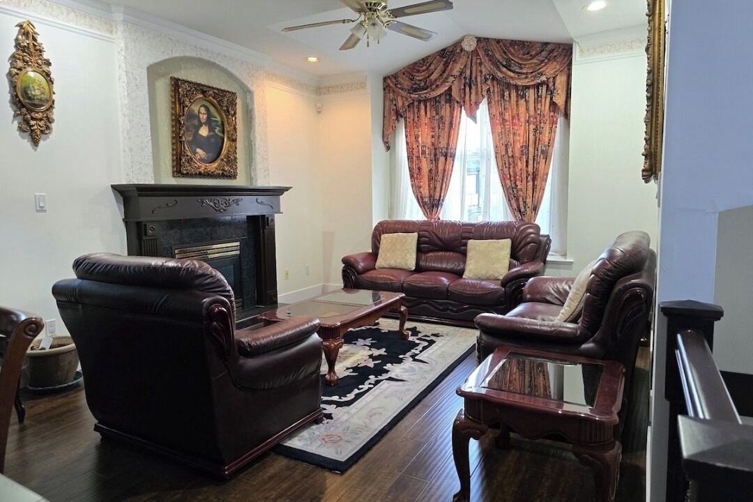 Photo of Livingroom in Newton