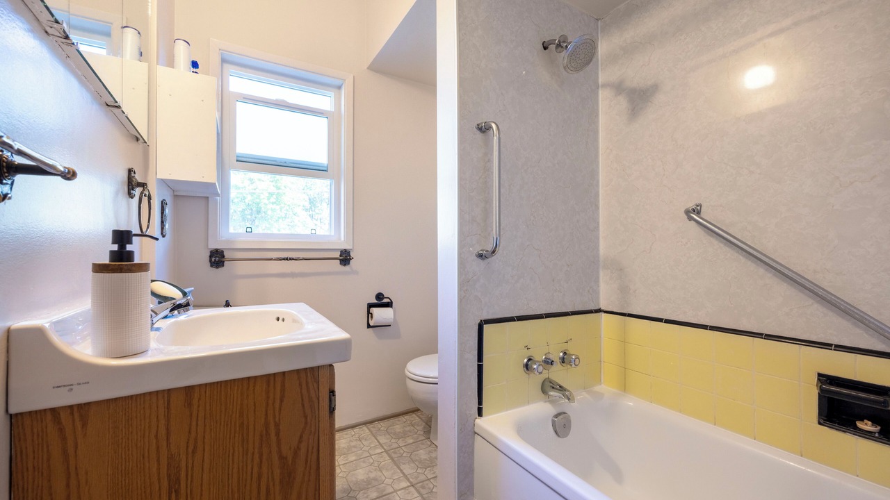 Photo of Bathroom in Fraserview