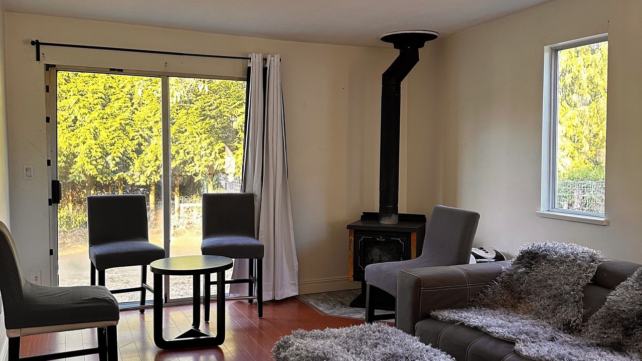 Photo of Livingroom in Maple Ridge