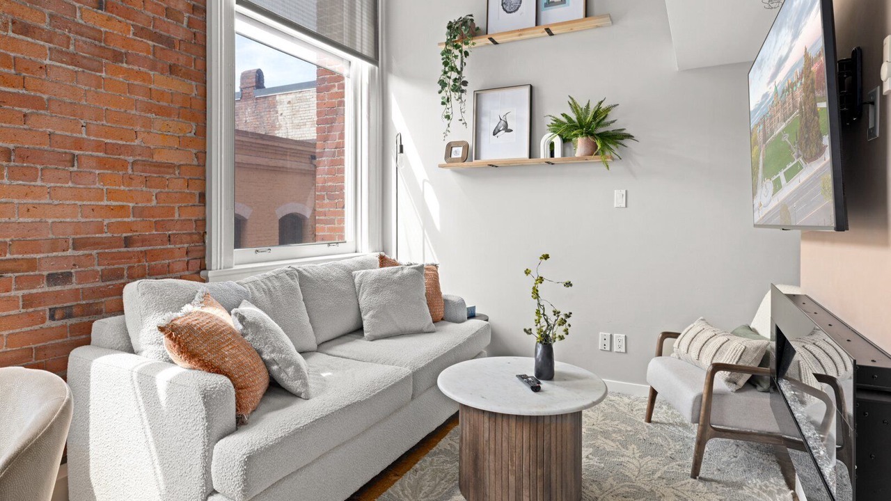 Photo of Livingroom in Inner Harbour