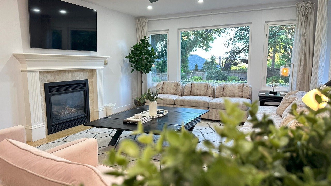 Photo of Livingroom in East Newton North