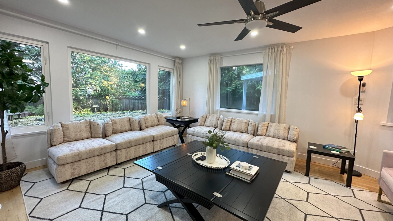 Photo of Livingroom in East Newton North