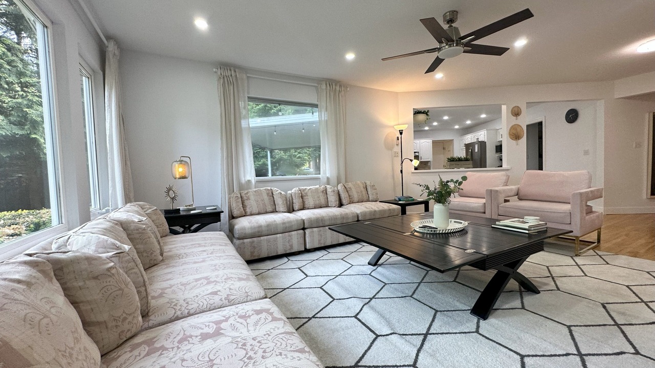Photo of Livingroom in East Newton North