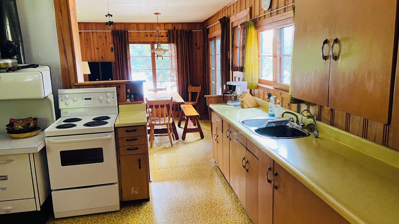 Photo of Kitchen in Lake of Bays