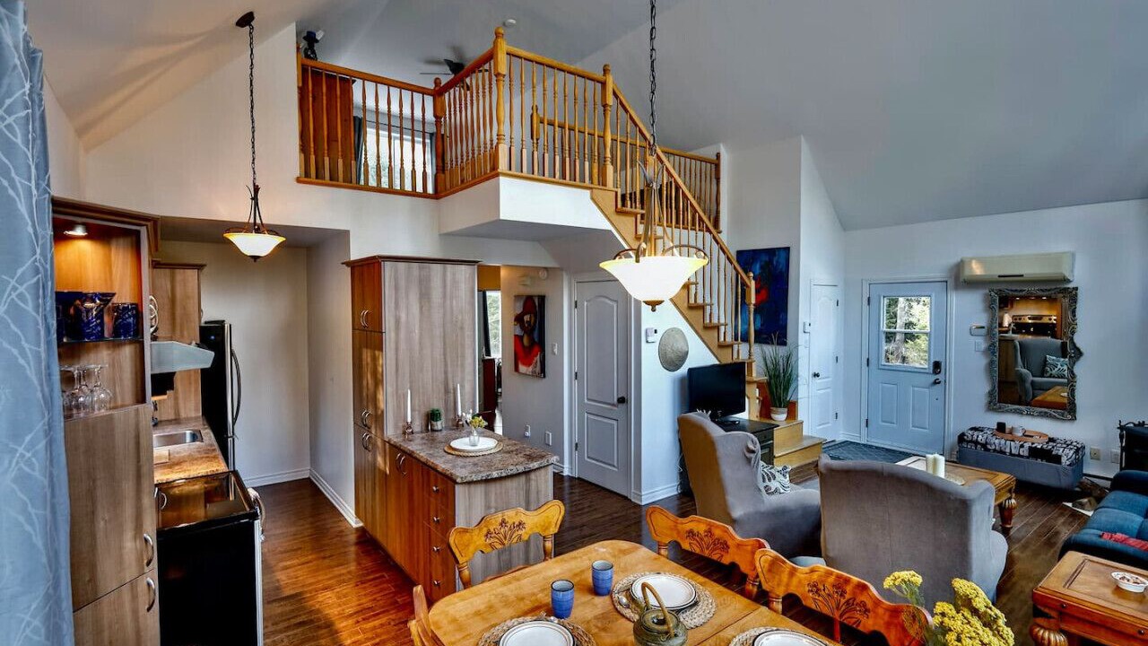Photo of Livingroom in Val-des-Lacs