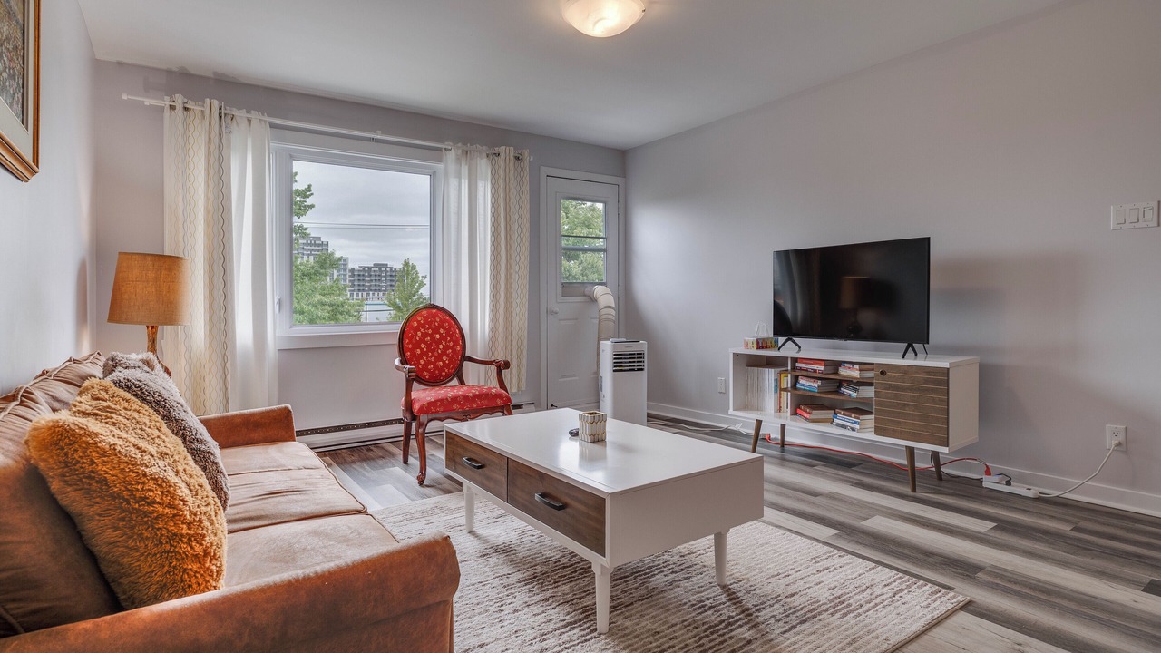 Photo of Livingroom in LaSalle