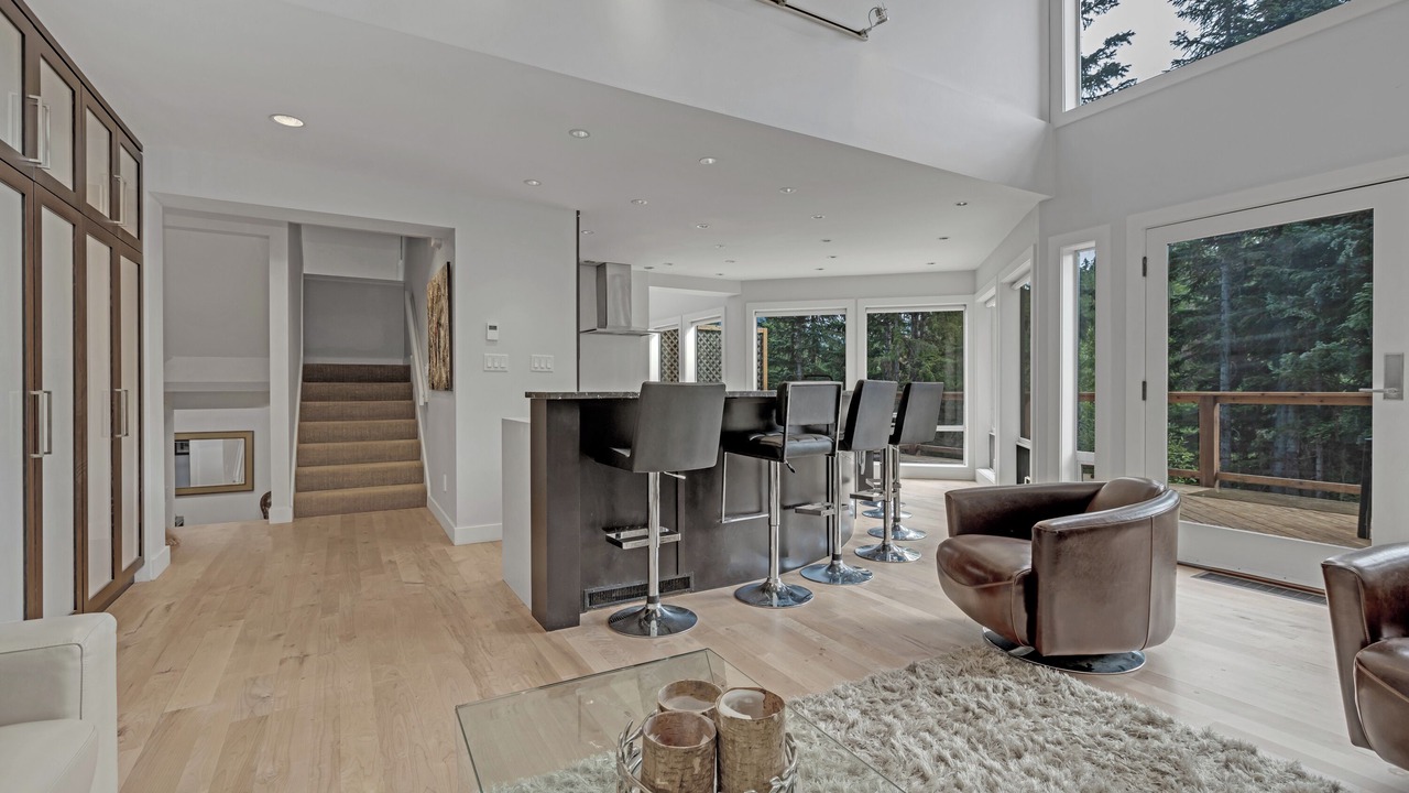 Photo of Livingroom in Whistler Cay Estates