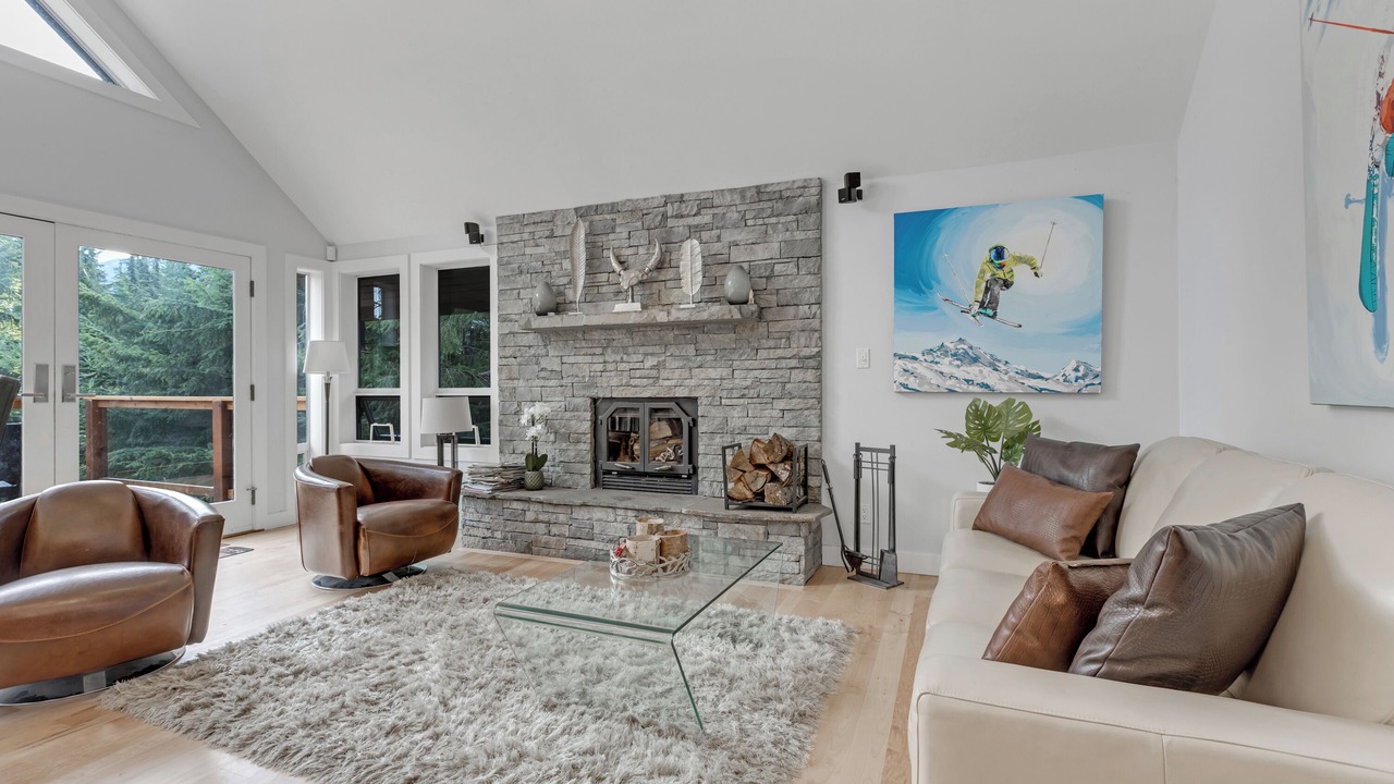 Photo of Livingroom in Whistler Cay Estates