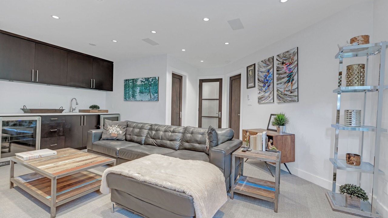 Photo of Livingroom in Whistler Cay Estates