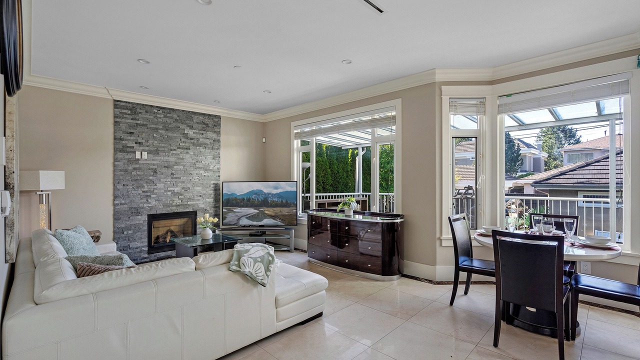 Photo of Livingroom in Arbutus Ridge