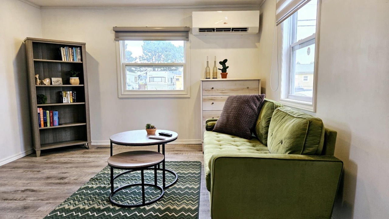 Photo of Livingroom in Linkletter