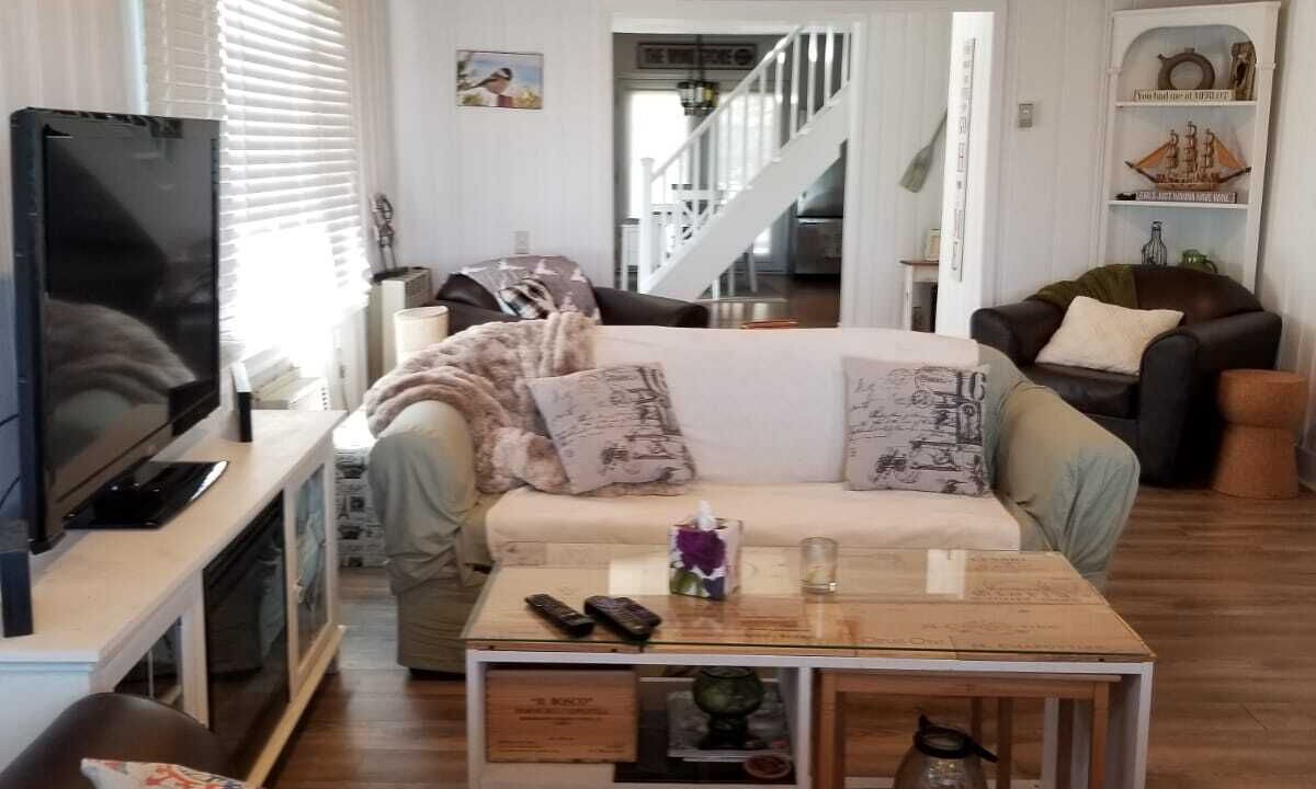 Photo of Livingroom in Scugog