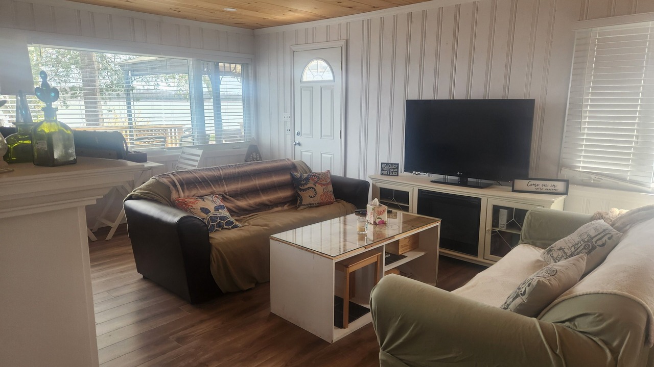Photo of Livingroom in Scugog