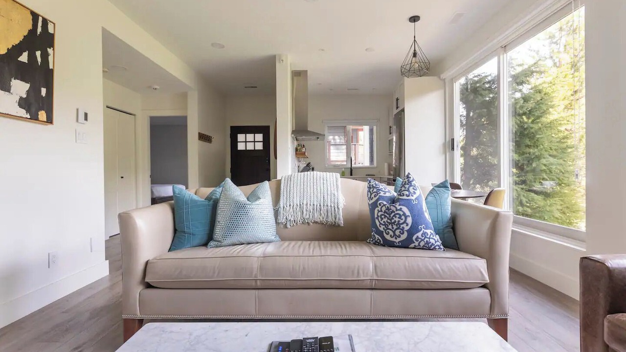 Photo of Livingroom in Whistler Cay Heights