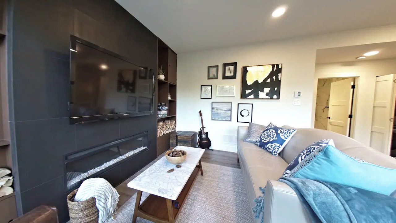 Photo of Livingroom in Whistler Cay Heights