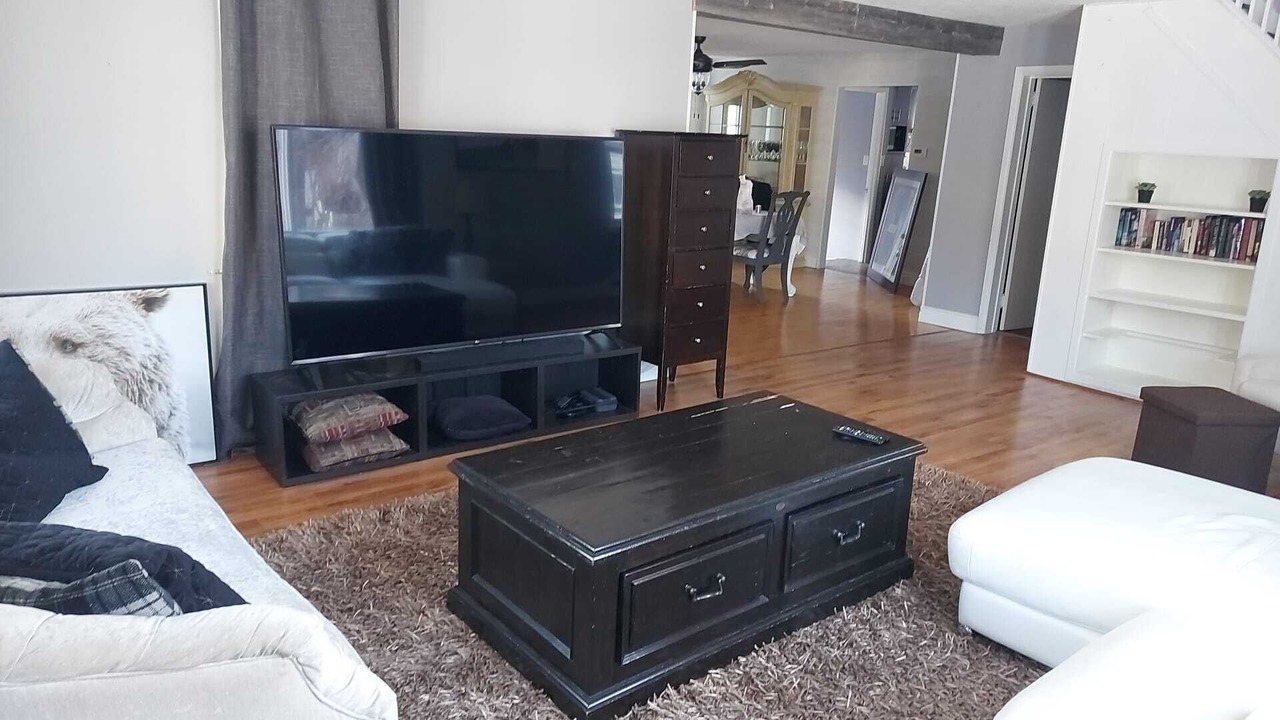 Photo of Livingroom in Port Dover