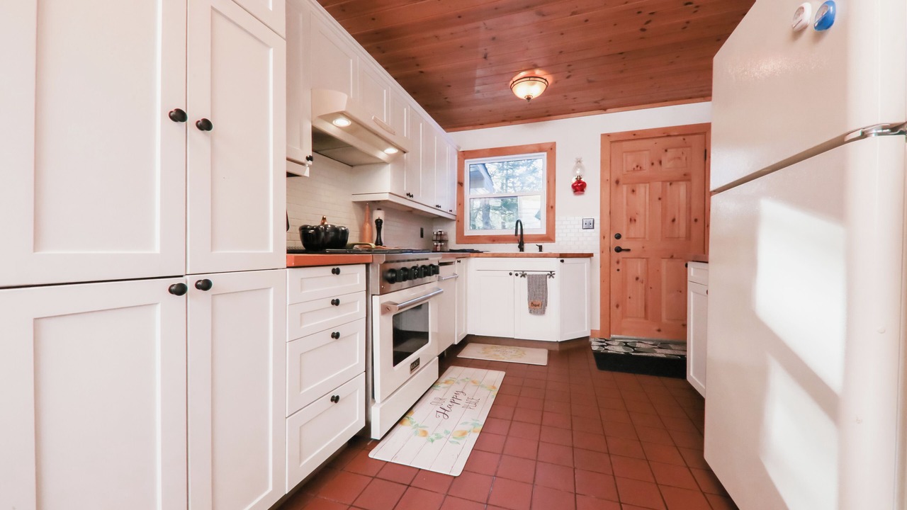 Photo of Kitchen in Dysart et al