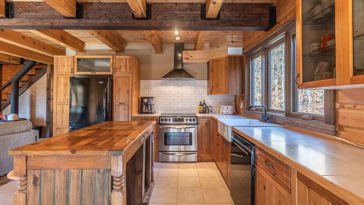 Photo of Kitchen in Val-des-Lacs