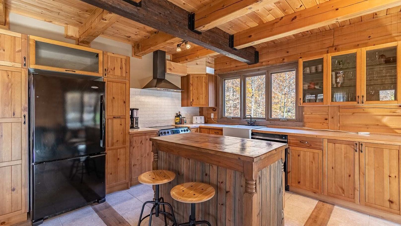 Photo of Kitchen in Val-des-Lacs