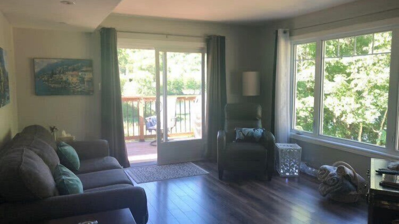 Photo of Livingroom in Val-des-Monts