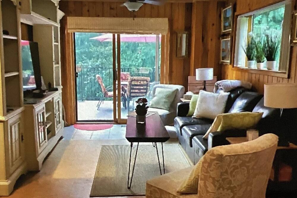 Photo of Livingroom in Blind Bay