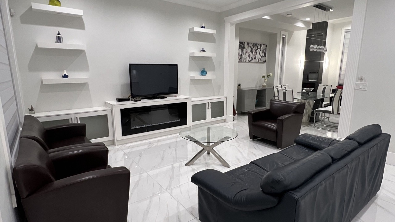 Photo of Livingroom in Guildford