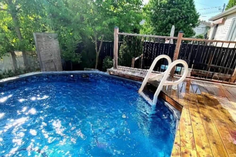 Photo of Outdoor in Aylmer