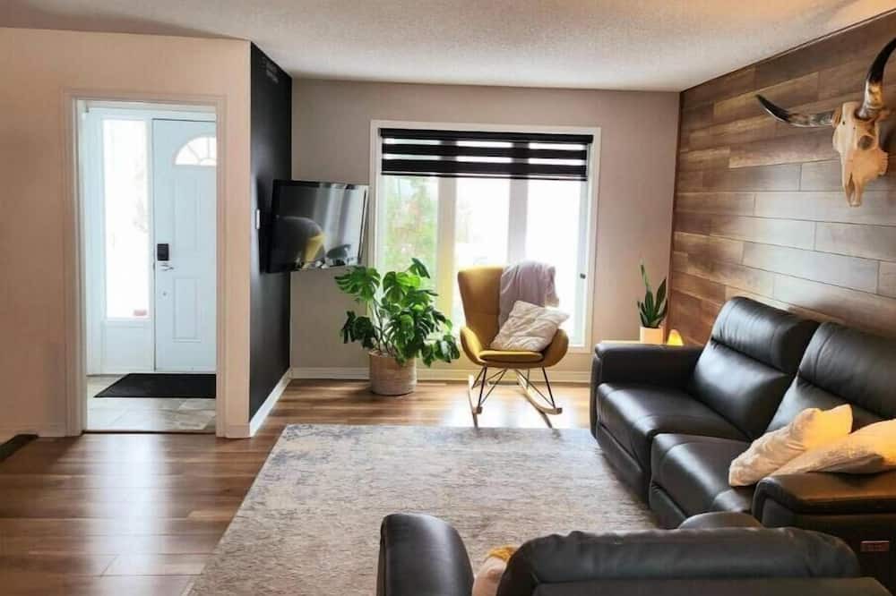 Photo of Livingroom in Aylmer