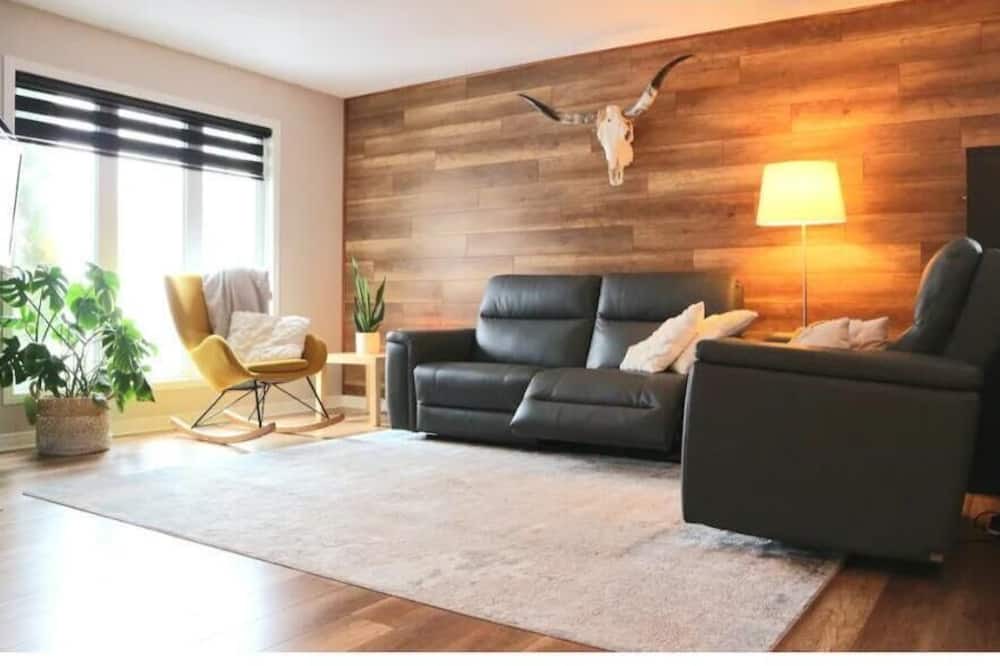 Photo of Livingroom in Aylmer