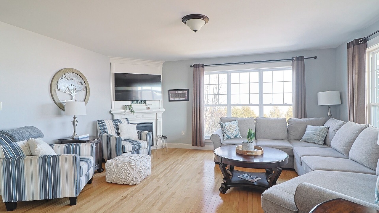 Photo of Livingroom in Queensbury