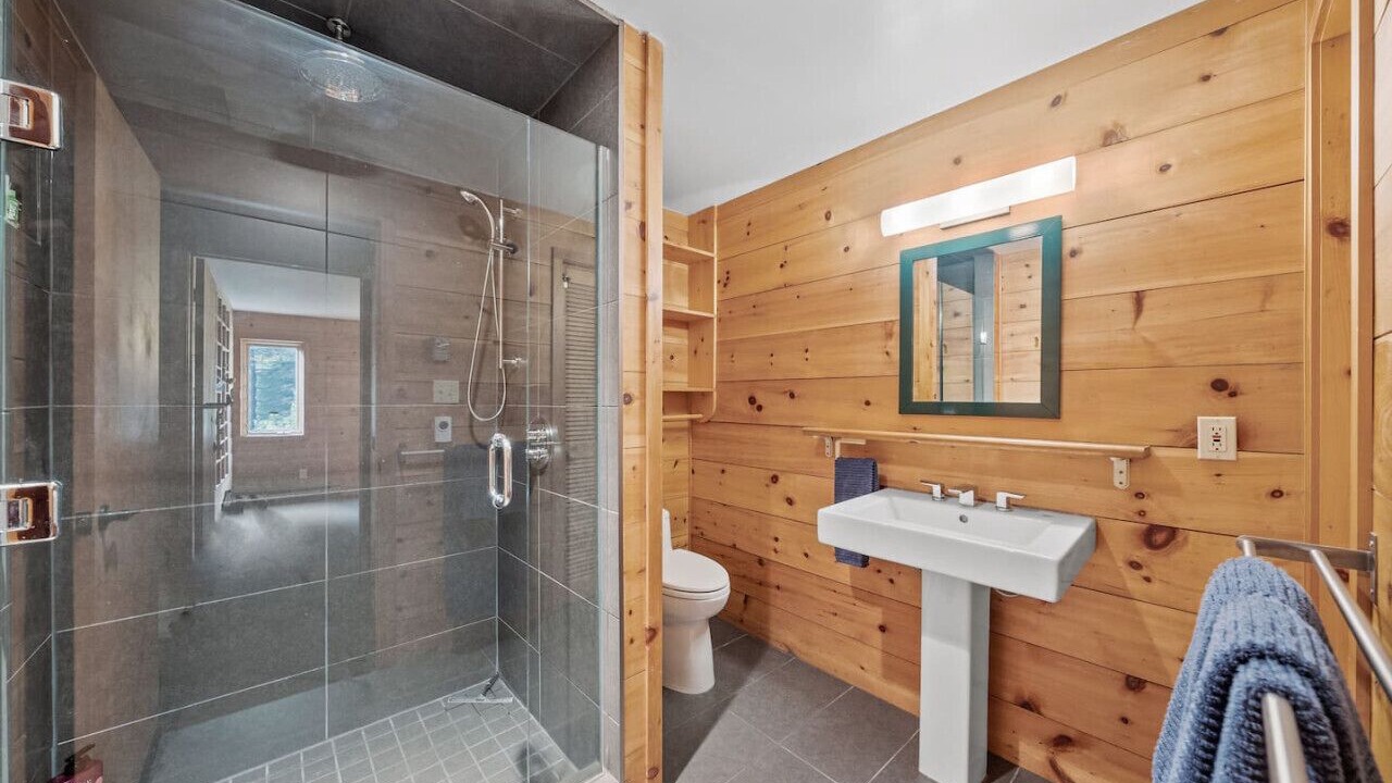 Photo of Bathroom in Clearview