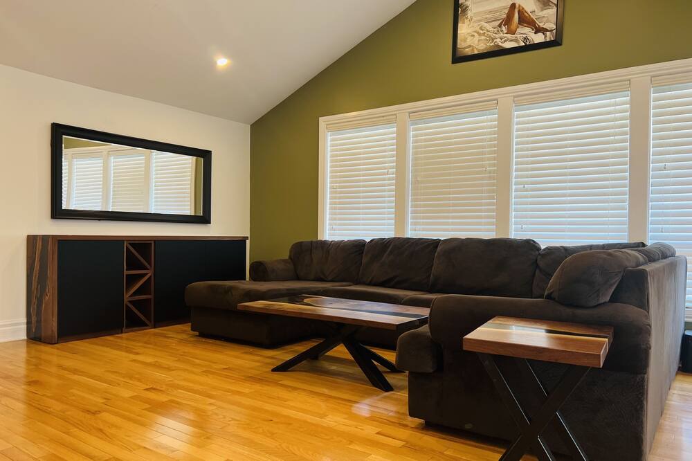 Photo of Livingroom in Westboro
