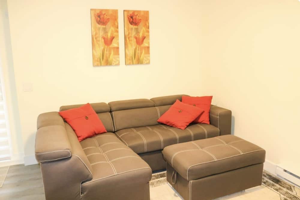 Photo of Livingroom in South Newton