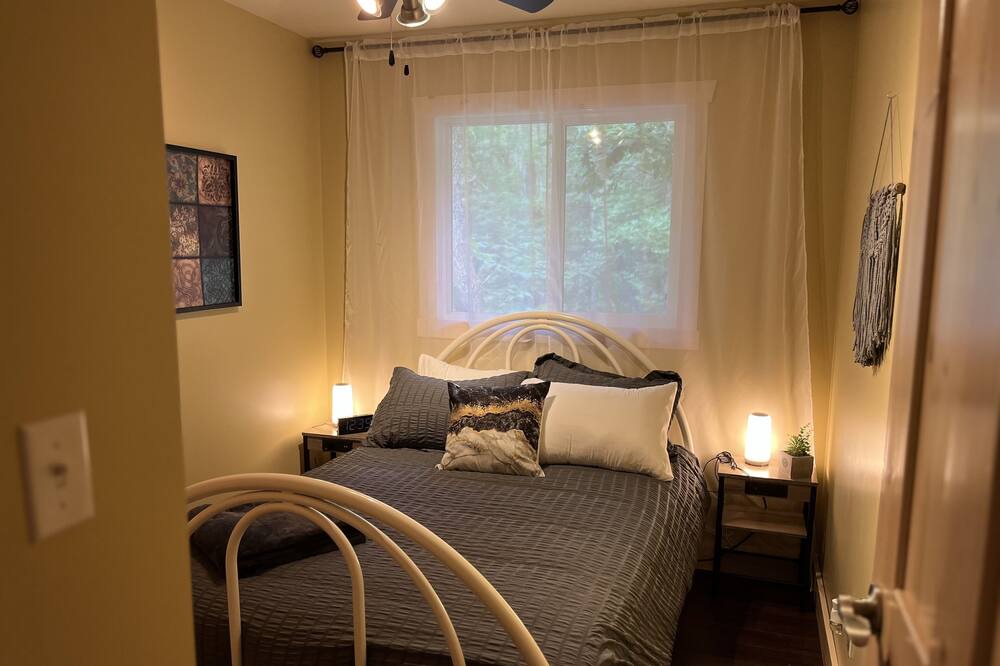 Photo of Bedroom in Division No. 4