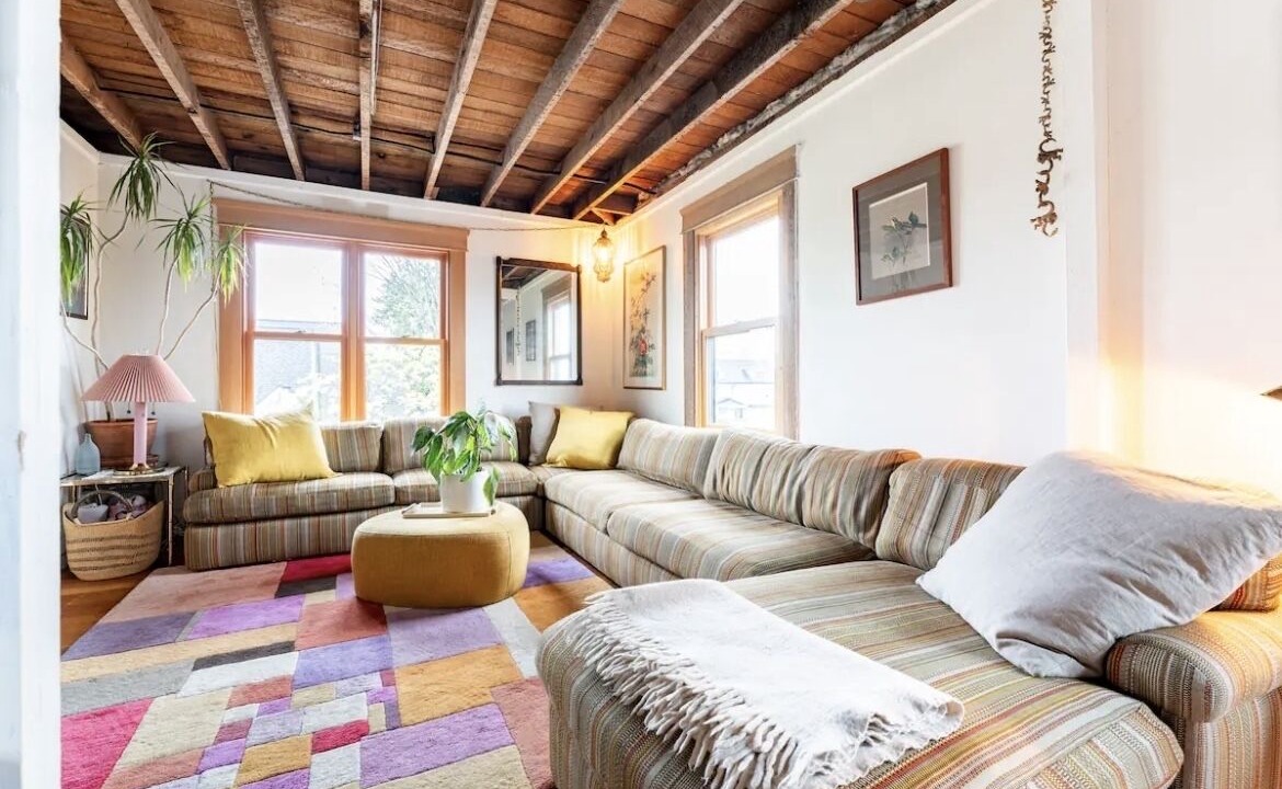 Photo of Livingroom in Downtown Eastside