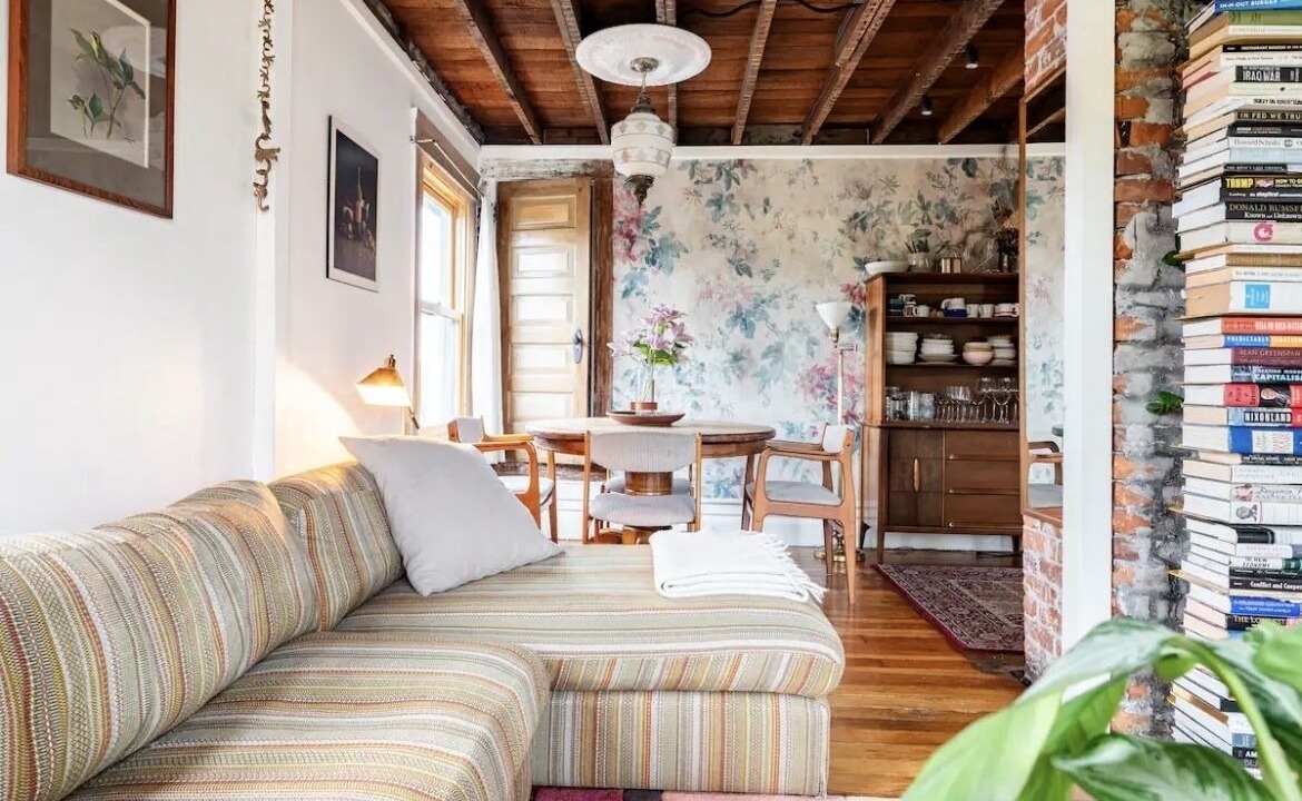 Photo of Livingroom in Downtown Eastside