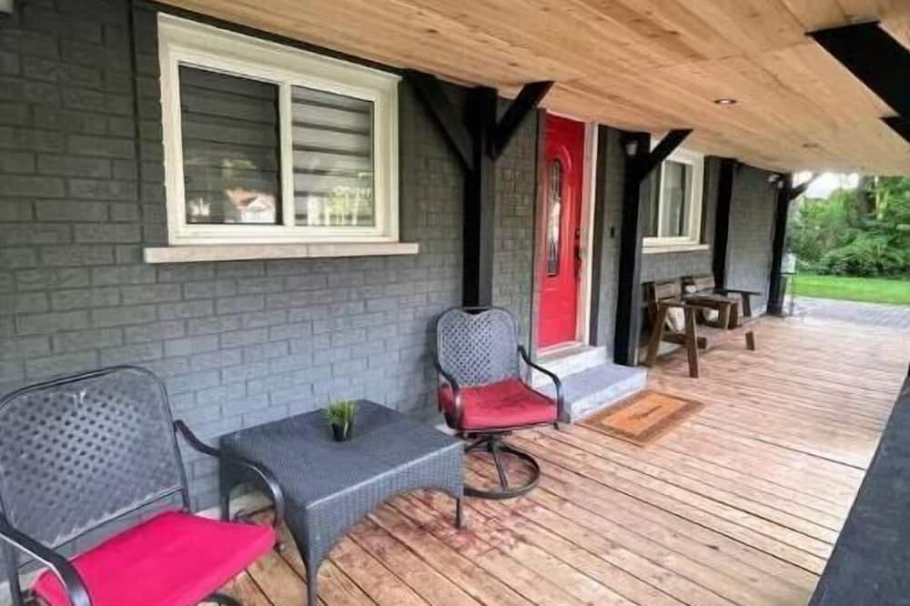 Photo of Patio Balcony in Pefferlaw