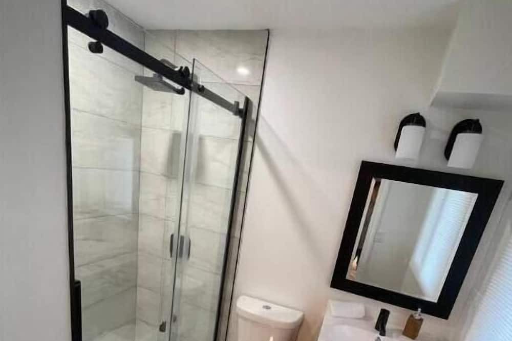 Photo of Bathroom in Pefferlaw