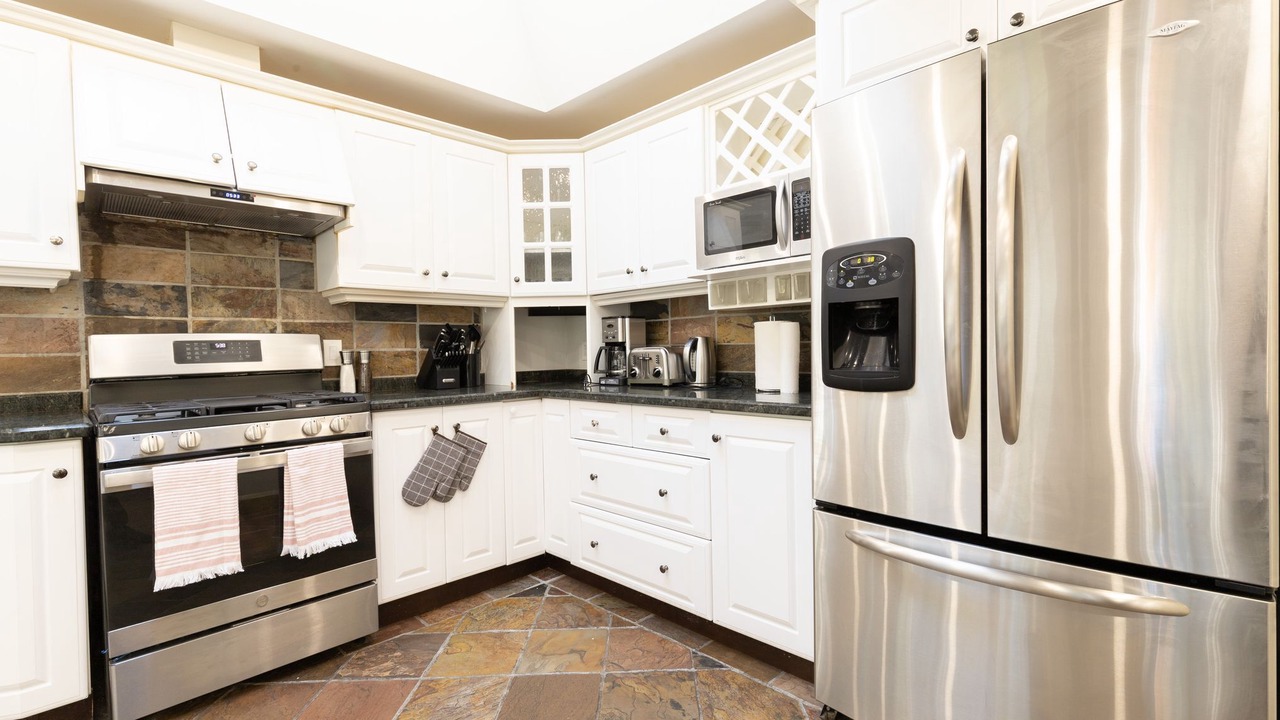 Photo of Kitchen in Clarkson-Lorne Park