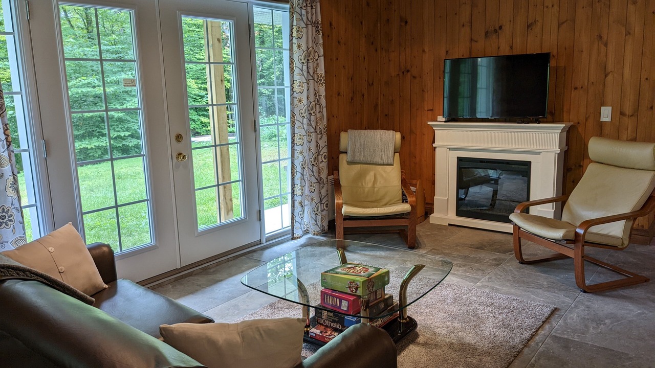 Photo of Livingroom in Bolton-Est