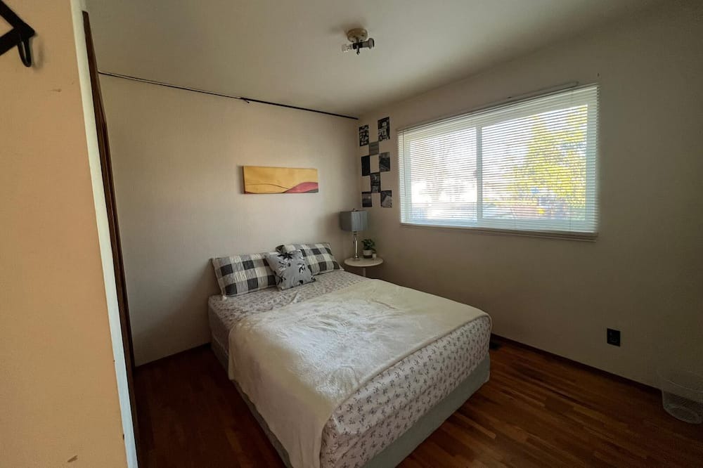 Photo of Bedroom in Delta